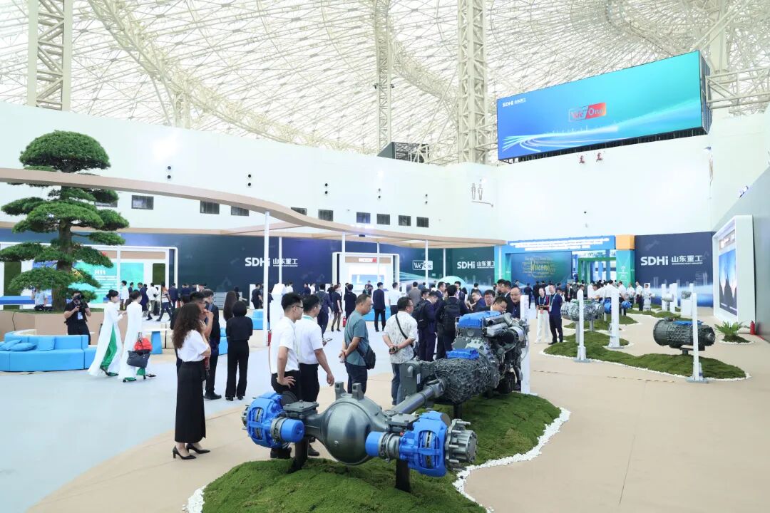 Green E-Drive Solutions Shine in ASEAN! HanDe Axle Appears at Shandong Heavy Industry Group's Green Intelligent Products Exhibition!